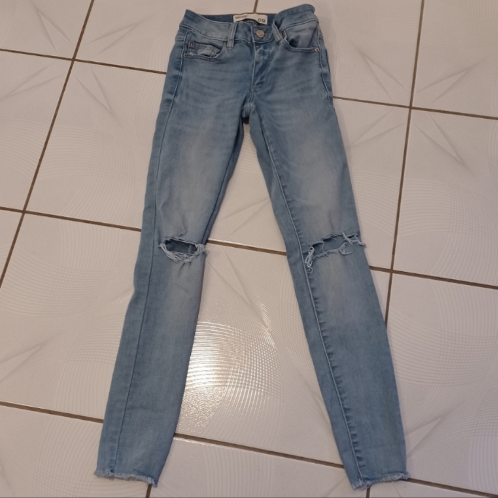 4/$60 Faded Ripped Jeans - Size 00